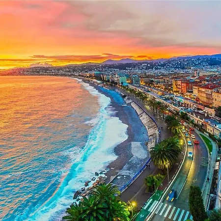 Promenade Des , Face à La , Proche Aéroport